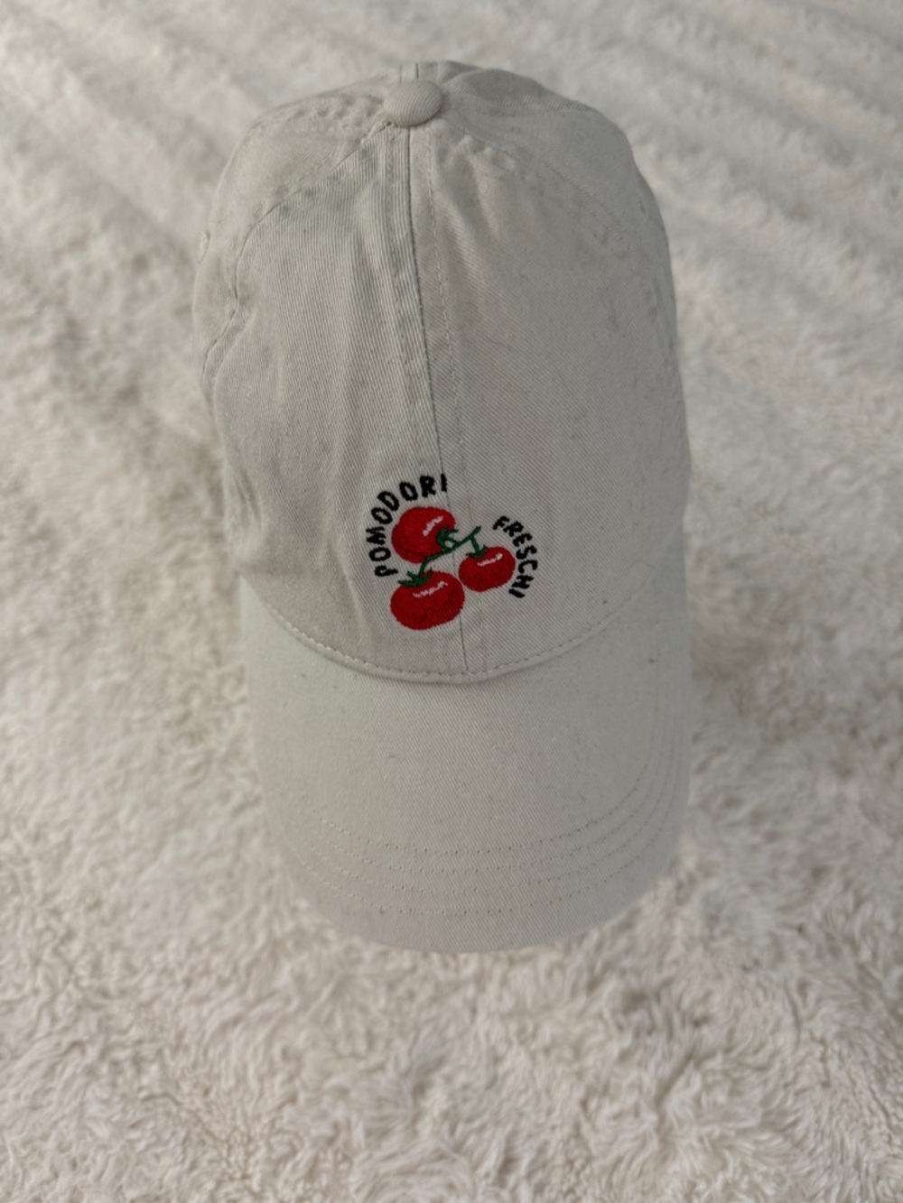 H&M cream baseball cap with red tomatoes